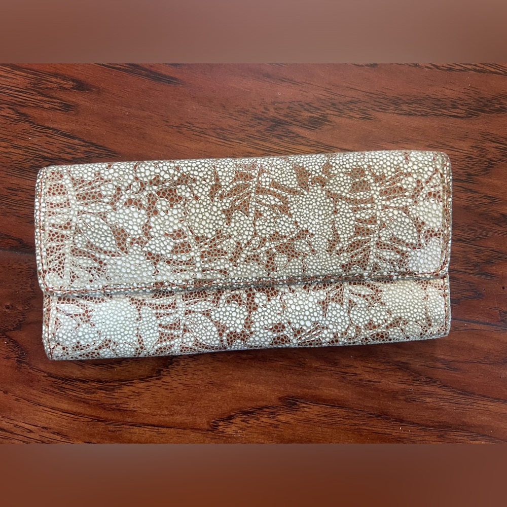 Hobo bifold wallet billfold clutch. Leather. Well loved. Cream brown flowers